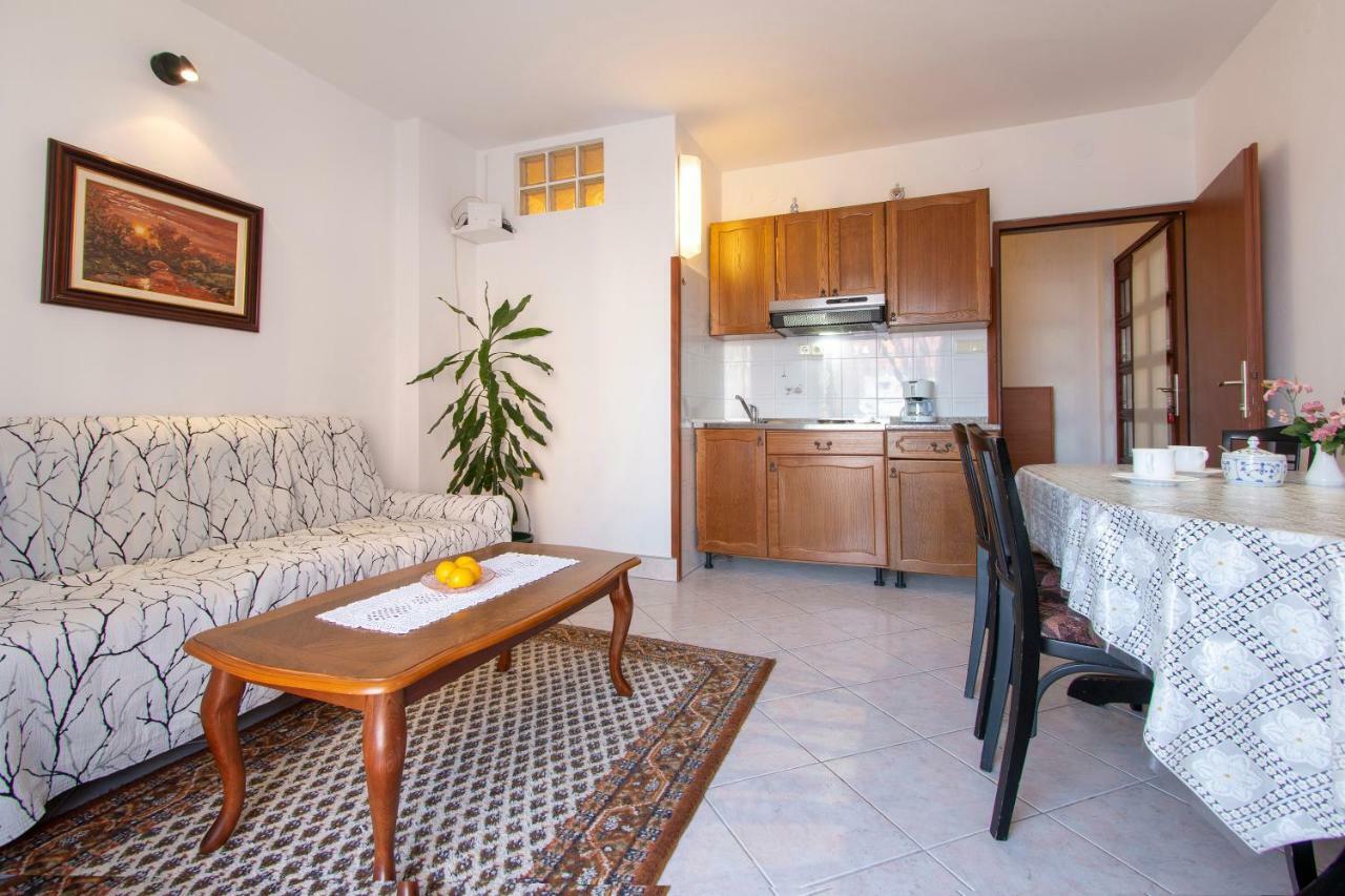 Irena'S Place A1 Ровинь Экстерьер фото