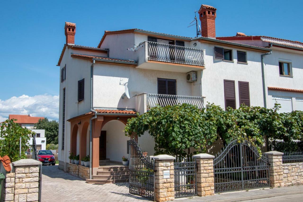 Irena'S Place A1 Ровинь Экстерьер фото