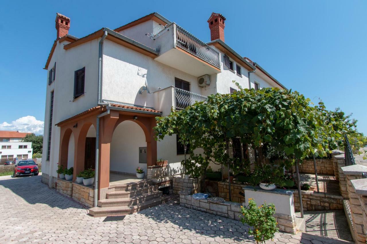 Irena'S Place A1 Ровинь Экстерьер фото