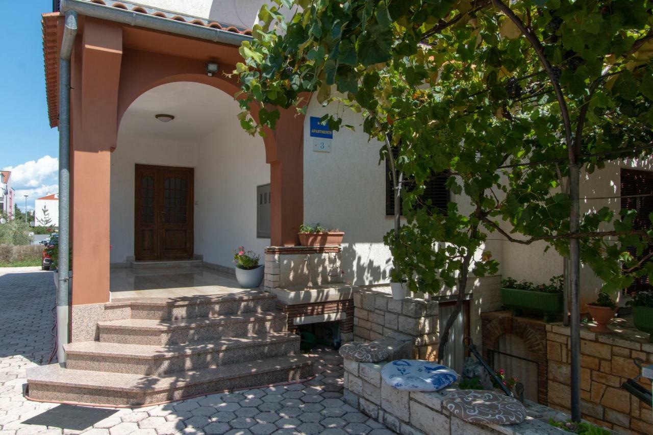 Irena'S Place A1 Ровинь Экстерьер фото